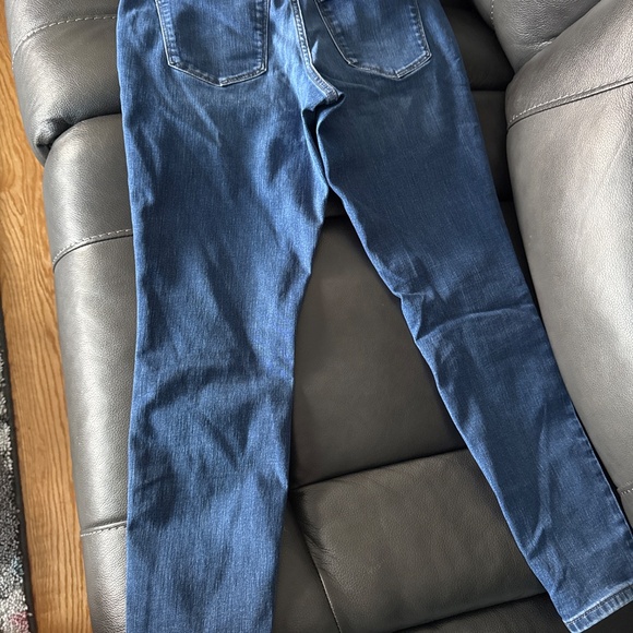 Universal Thread - Picture 3 of 3